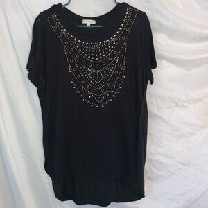 XL black short sleeve shirtbeads type on the top very cute